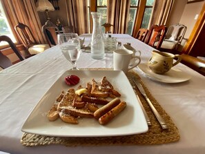 Free daily cooked-to-order breakfast