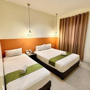 Deluxe Hive | Free WiFi, bed sheets - Travelbee Capitol Inn (Cebu City)