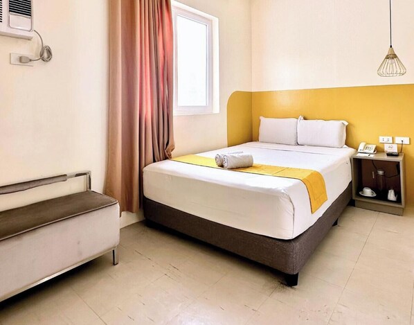 Standard Hive | Free WiFi, bed sheets - Travelbee Capitol Inn (Cebu City)
