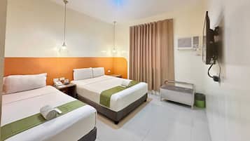 Chambre Deluxe, plusieurs lits | Wi-Fi gratuit, draps fournis