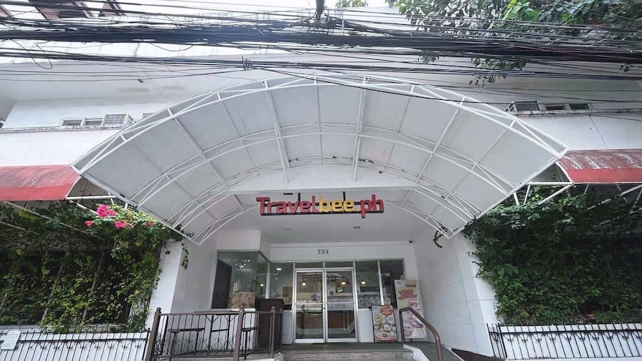 Travelbee Capitol Inn