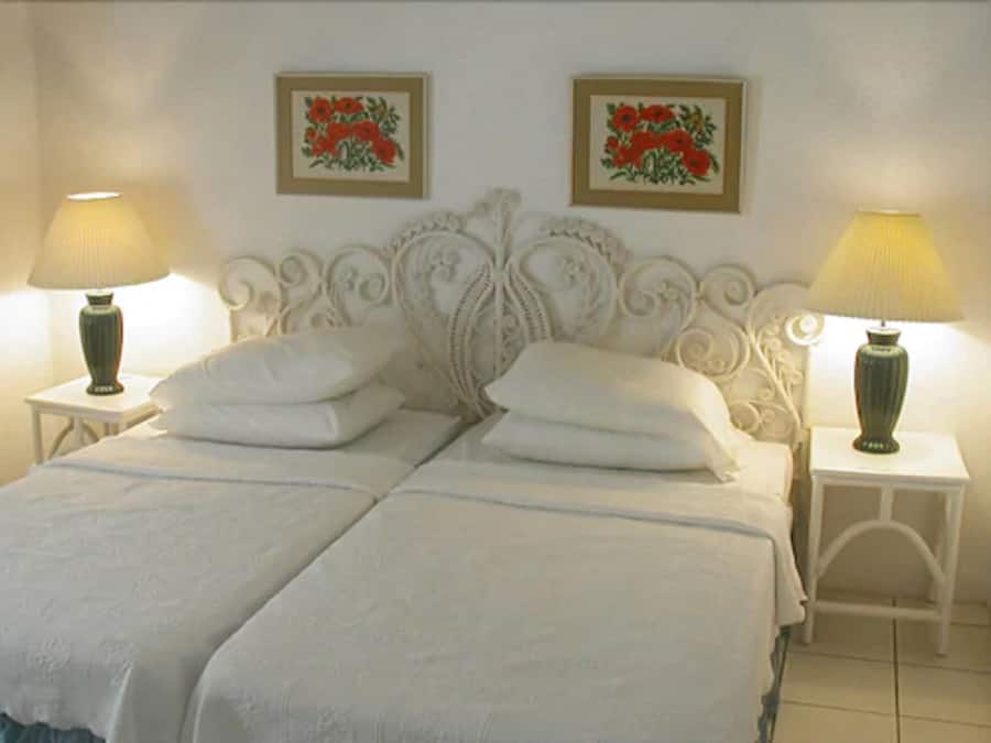 1 soverom, safe på rommet, strykejern/-brett og barnesenger (inkludert)