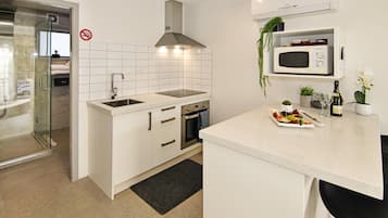 Two bedroom suite with full kitchen | Restauration dans la chambre