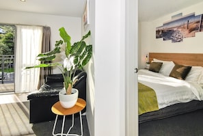 Two bedroom suite with full kitchen | Living area | Flat-screen TV - Newlands Court Motel (Wellington)