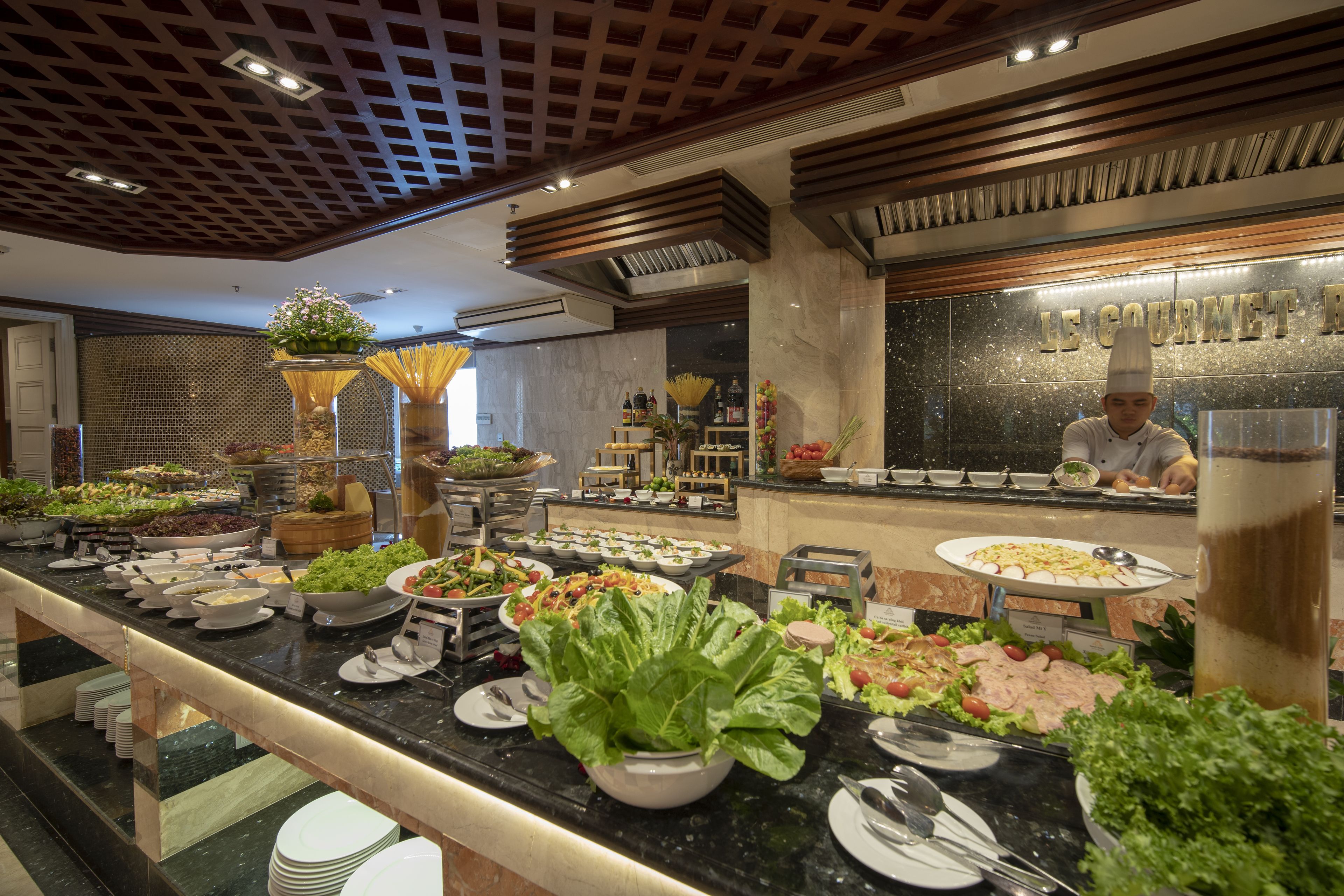 daily buffet breakfast (vnd 25000 per person)