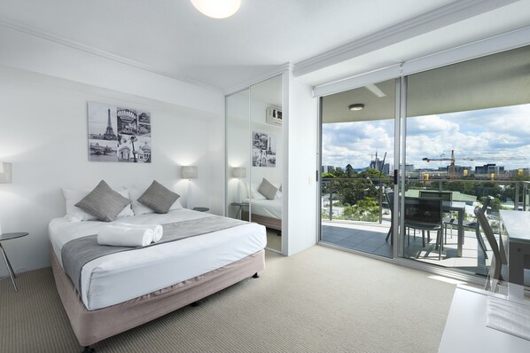 Studio | Pimennysverhot, silitysrauta/-lauta, lisävuoteet, ilmainen Wi-Fi