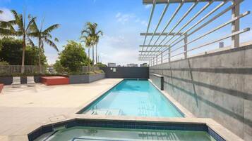 Kolam renang outdoor