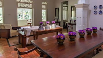 Two-Bedroom Walauwwa Suite with Garden Access - Evening Tea Service & Extended Check-in & Check-out | Γεύματα στο δωμάτιο
