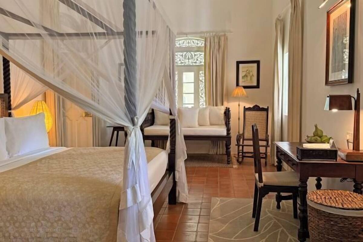 2 bedrooms, minibar, in-room safe, desk