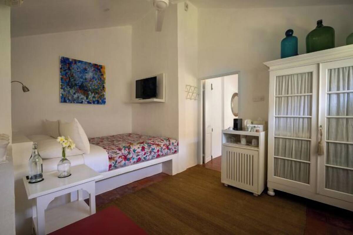 2 bedrooms, minibar, in-room safe, desk