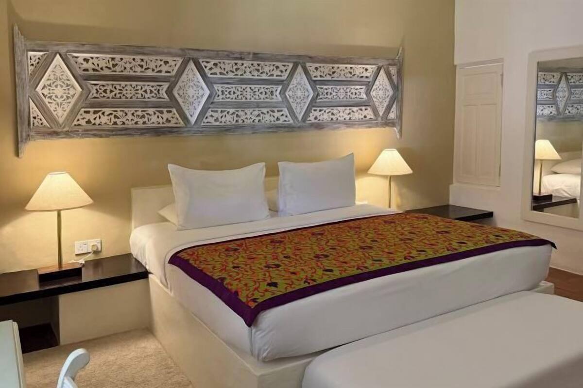 2 bedrooms, minibar, in-room safe, desk