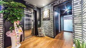 Pintu masuk interior