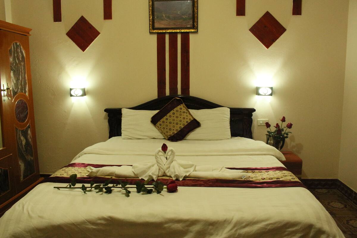 Habitación superior con 1 cama matrimonial o 2 individuales (with Window, Shared Balcony) | Escritorio y wifi gratis
