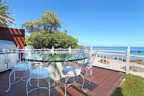Outdoor dining - Ivory Sands Villa (Cape Town)