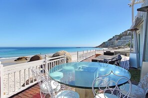 Outdoor dining - Ivory Sands Villa (Cape Town)