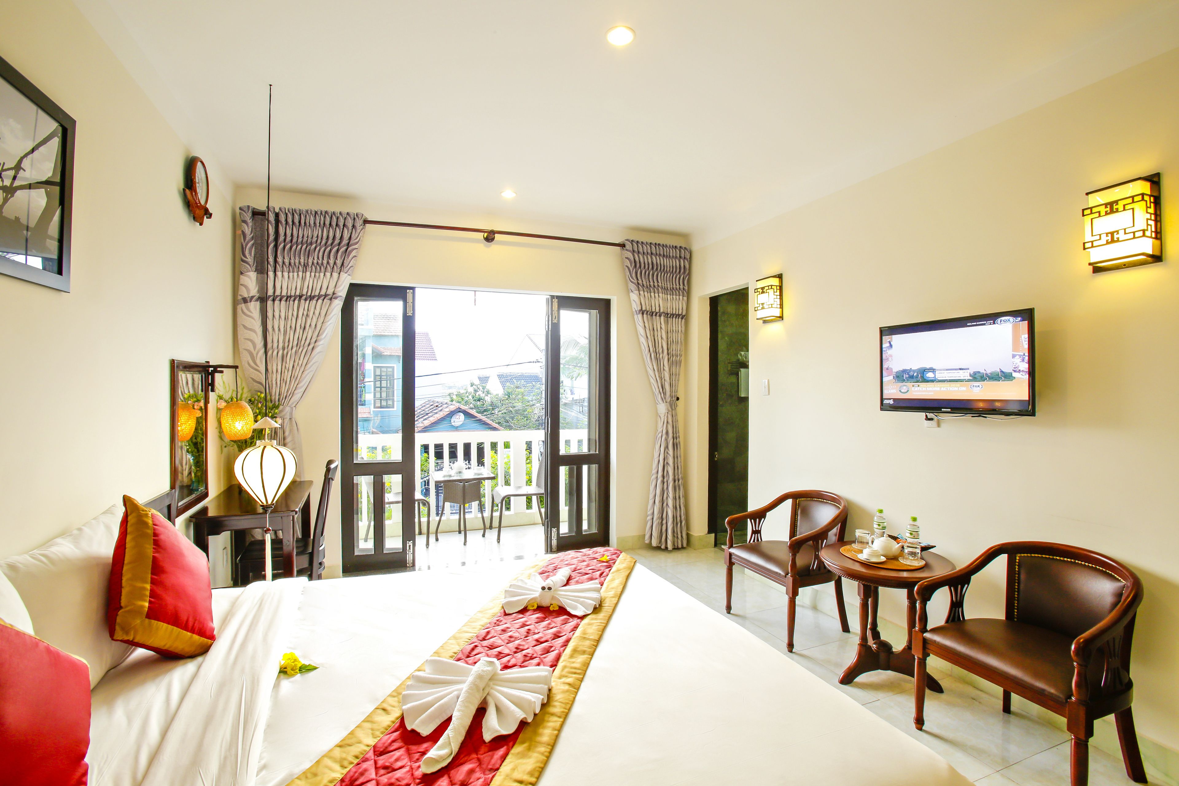 deluxe double room, courtyard view | 1 bedroom, premium bedding, minibar, in-room safe