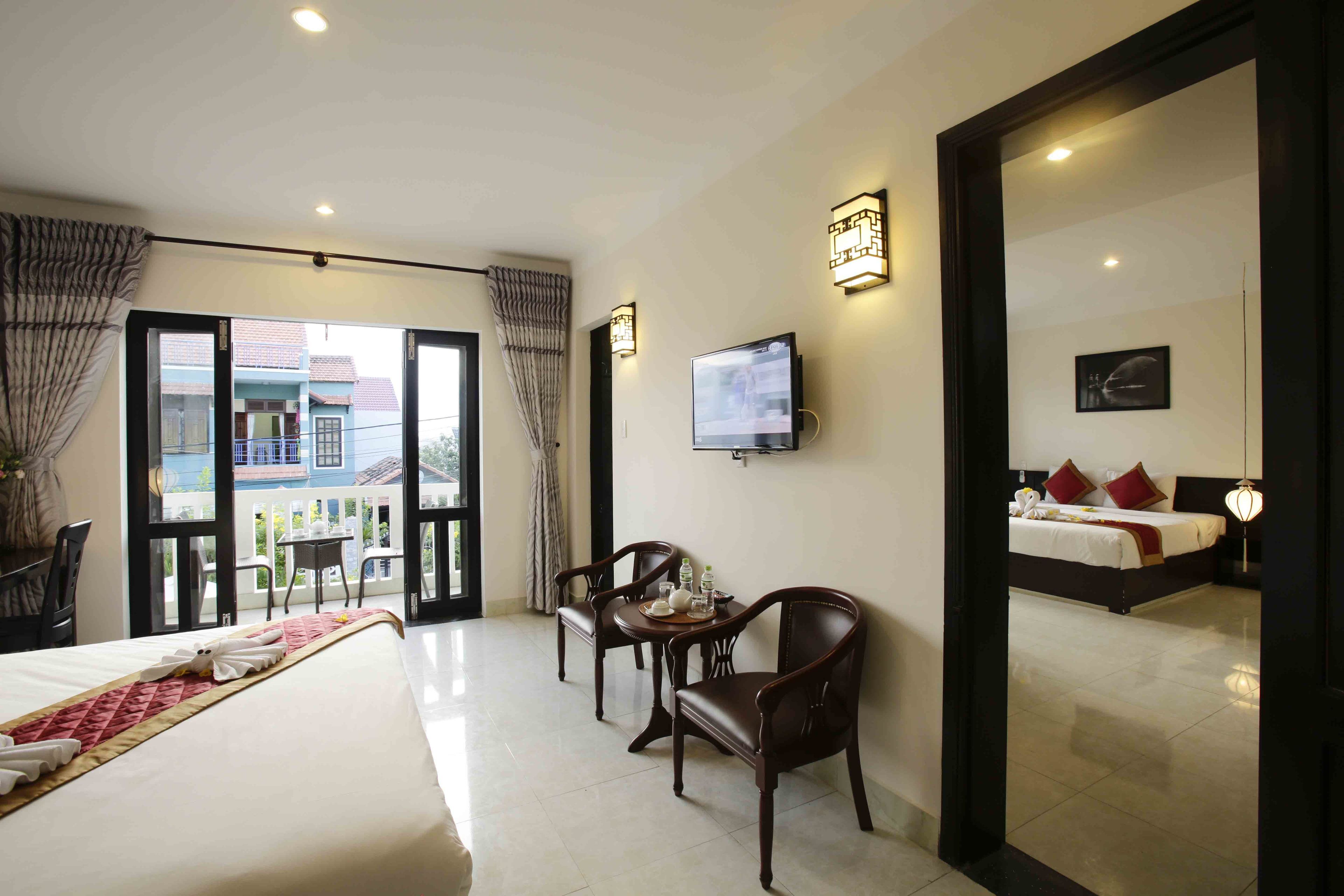 family room, garden view | 1 bedroom, premium bedding, minibar, in-room safe