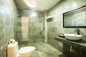 Superior Double Room | Premium bedding, minibar, in-room safe, desk - Phuc Thao Villa (Da Nang)
