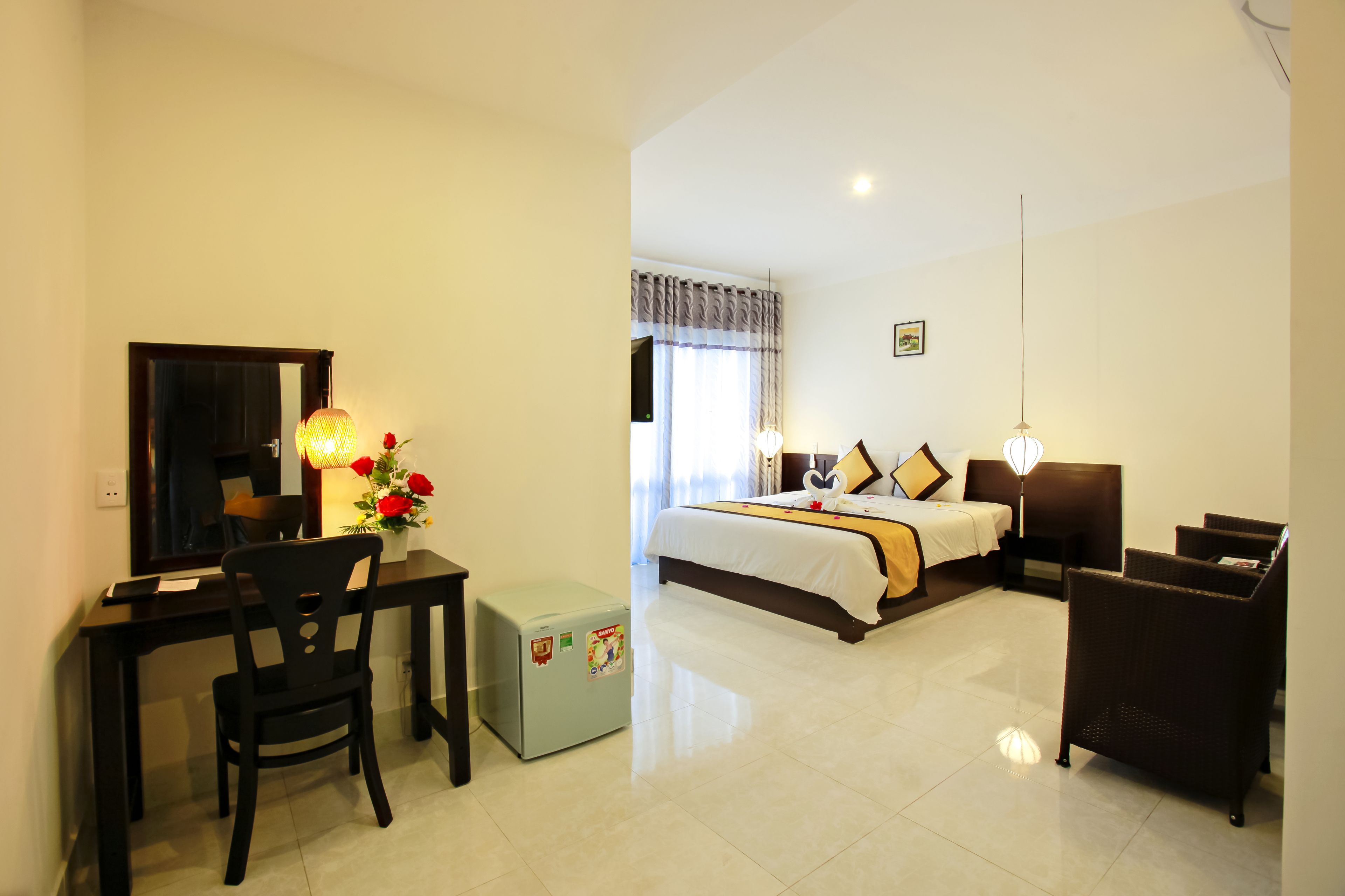 deluxe double room, courtyard view | 1 bedroom, premium bedding, minibar, in-room safe