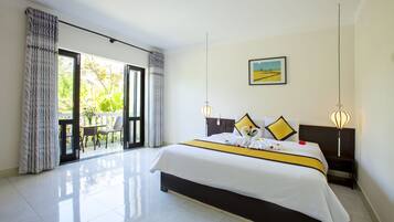 Deluxe Double Room, Courtyard View | Premium bedding, minibar, in-room safe, desk