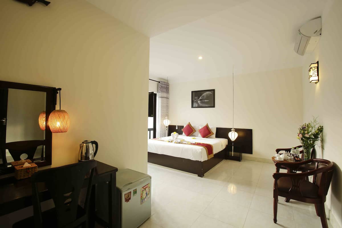 Superior Double Room | Premium bedding, minibar, in-room safe, desk