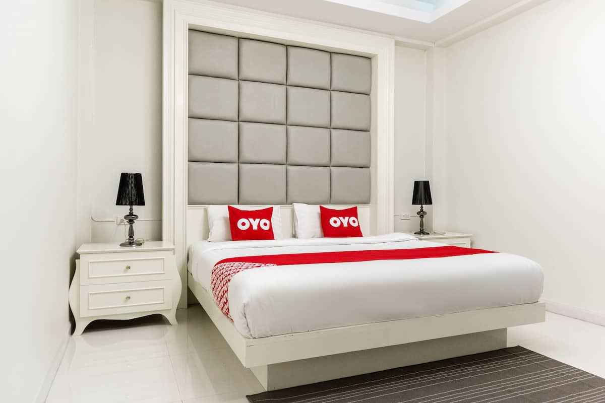 Family Suite | Desk, WiFi (free), bed sheets