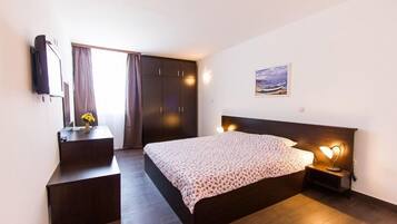 Coffres-forts dans les chambres, bureau, Wi-Fi gratuit, draps fournis