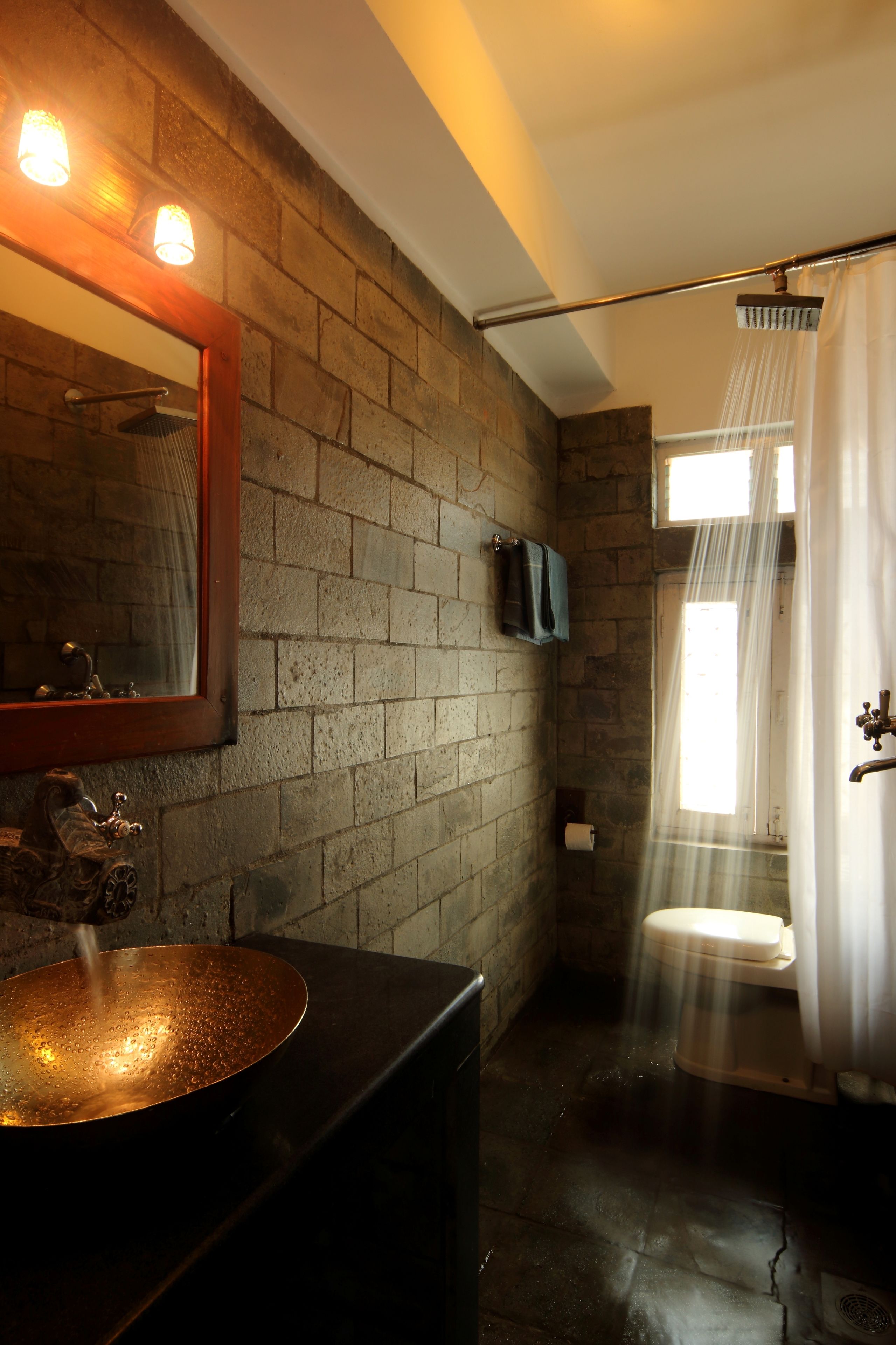 Superior Room | Bathroom | Shower, hair dryer, towels