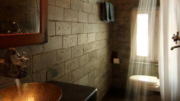Superior Room | Bathroom | Shower, hair dryer, towels