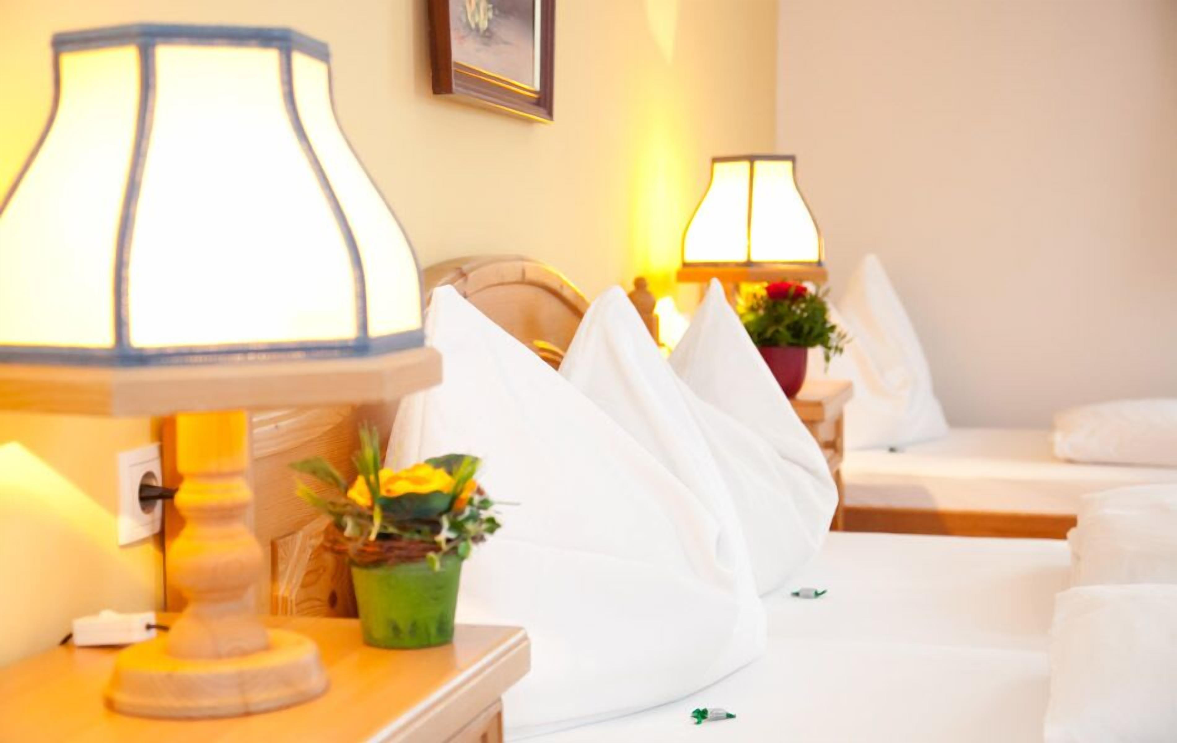 Habitación individual | Ropa de cama hipoalergénica y escritorio