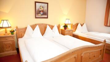 Standard Triple Room | Hypo-allergenic bedding, desk, laptop workspace, iron/ironing board