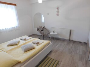 Comfort-Apartment, 1 Schlafzimmer, Balkon, Gartenblick | Schreibtisch, Babybetten, Zustellbetten, kostenloses WLAN