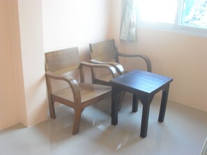 Televisor LED de 24 polzades amb canals per satèl·lit i televisor 