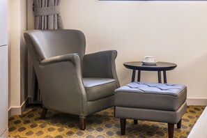 Premium bedding, in-room safe, blackout drapes, iron/ironing board - Hamilton Hotel (Seoul)