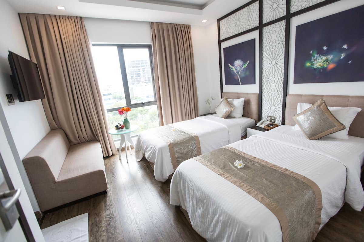Standard Twin Room, City View | Minibar, in-room safe, desk, rollaway beds