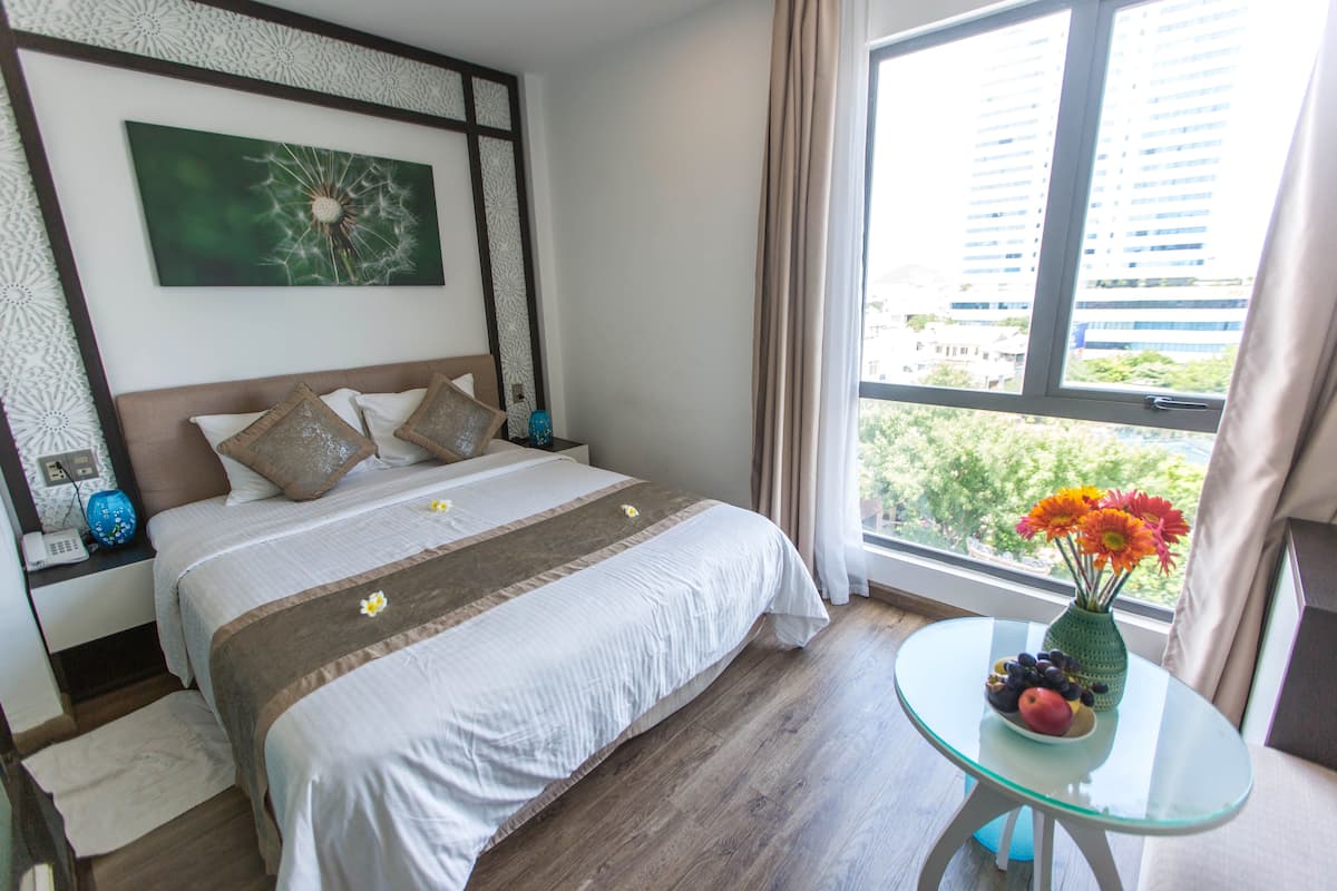 Studio, City View | Minibar, in-room safe, desk, rollaway beds