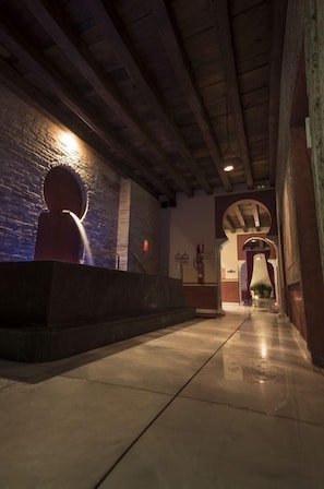 Lobby sitting area - Hospedería Baños Arabes de Córdoba (Córdoba)