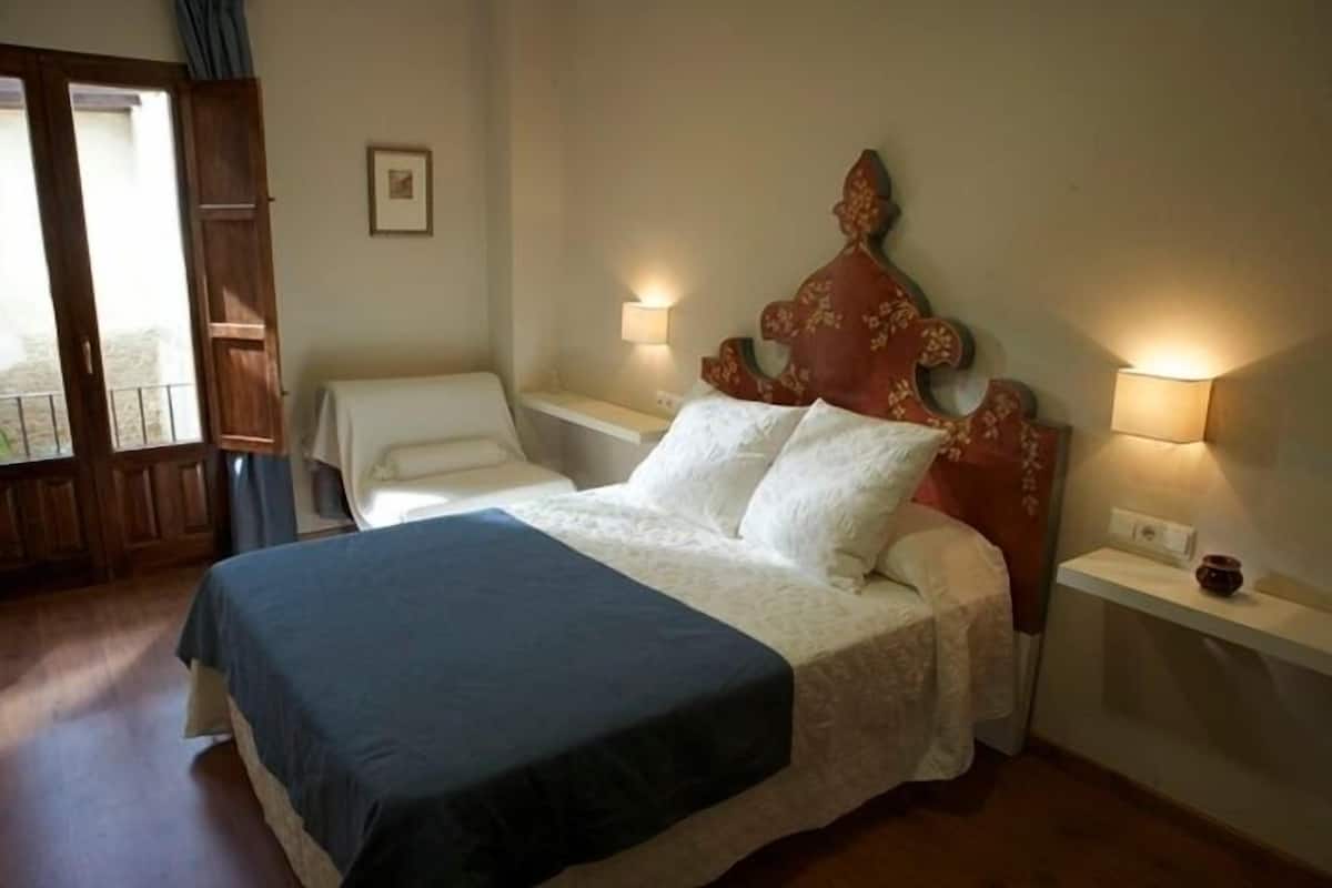 Double Room | Langsir/tirai gelap terus, katil bayi/kot (percuma)