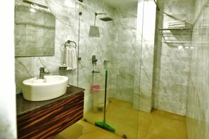 Chambre Standard, 1 grand lit | Salle de bain