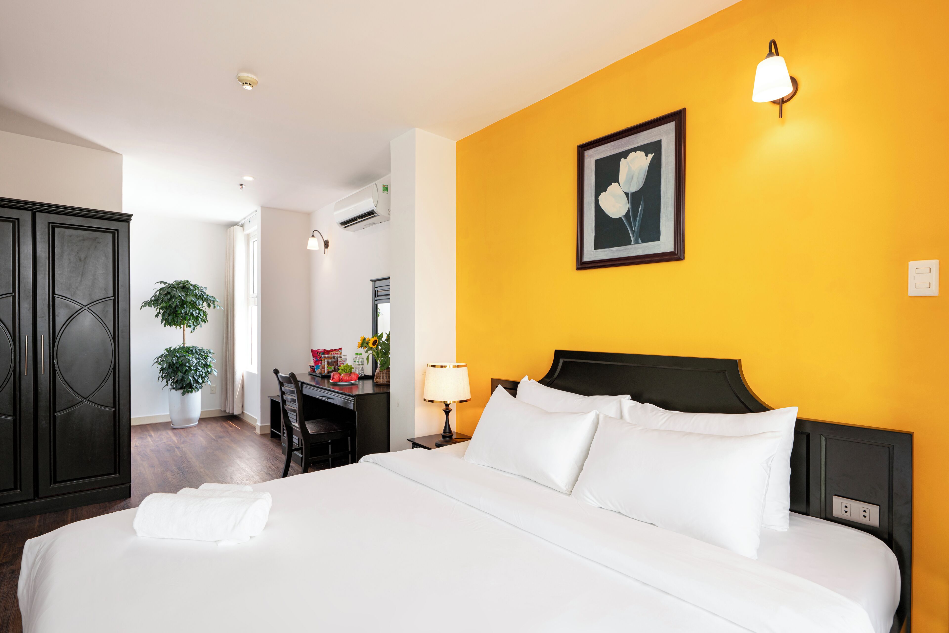 grand double room, city view | 1 bedroom, minibar, in-room safe, desk