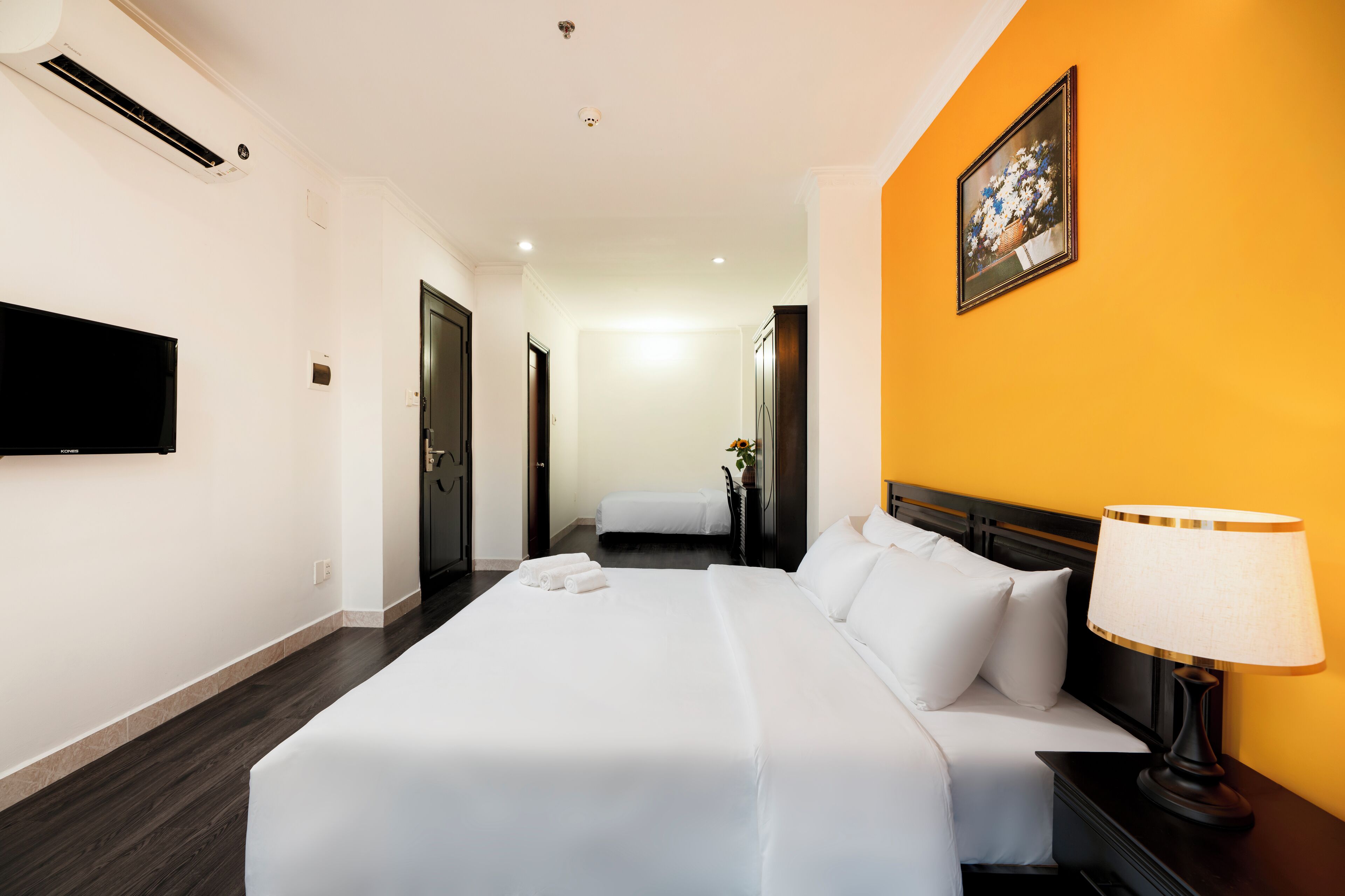 family triple room, multiple beds | 1 bedroom, minibar, in-room safe, desk