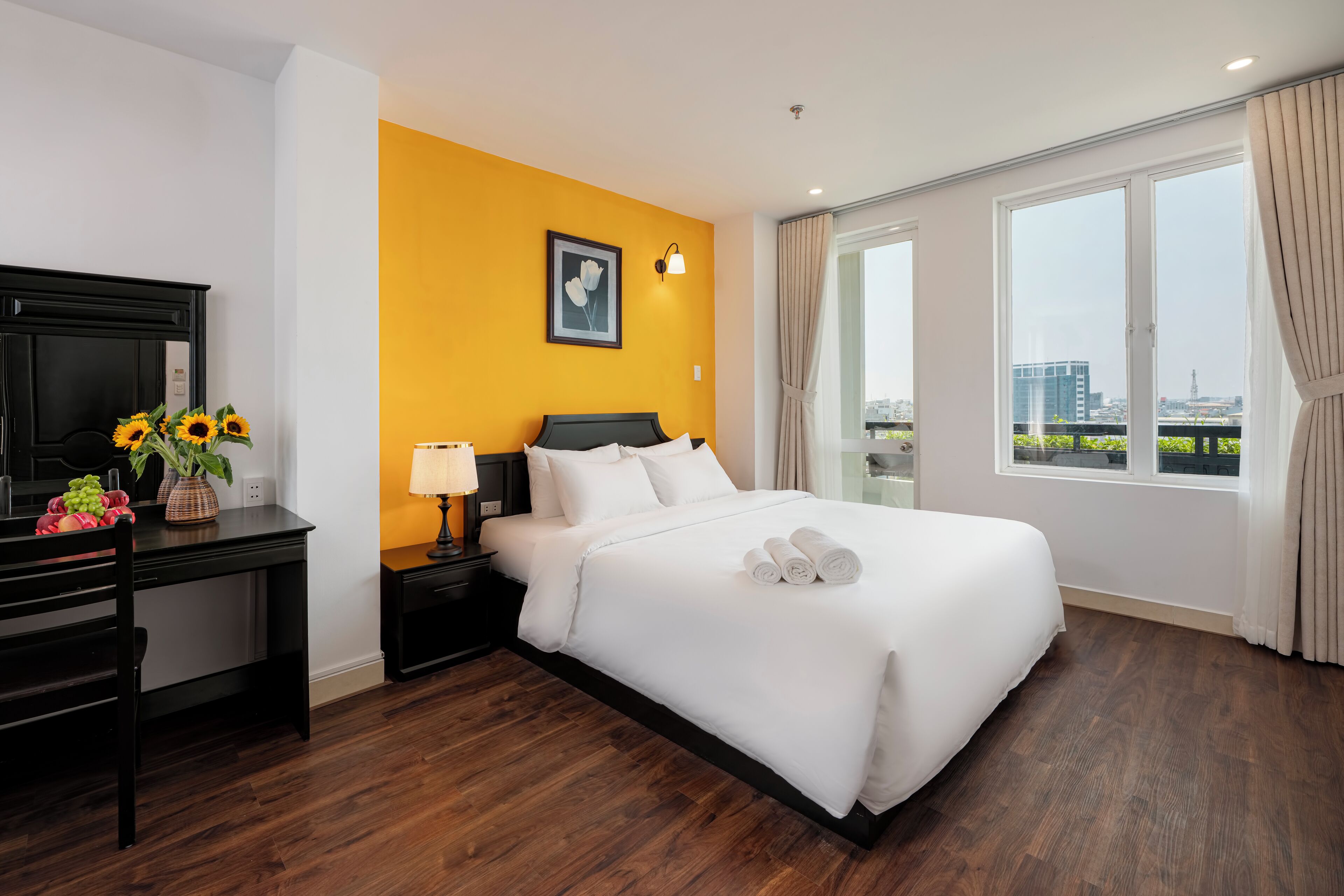 grand double room, city view | 1 bedroom, minibar, in-room safe, desk