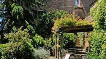 LÀgenhet - 2 sovrum - utsikt mot trÀdgÄrden (Maria) | Terrass/Patio