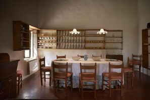 Sarapan (EUR 15.00 per orang)