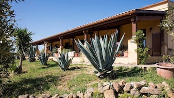 Vista frontal de la propiedad