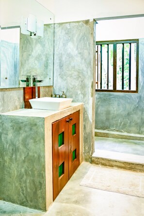 Villa, 2 Bedrooms, Lake View, Lakeside | Bathroom