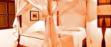 2 bedrooms, in-room safe, desk, iron/ironing board