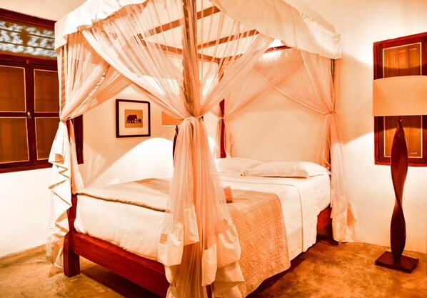 2 bedrooms, in-room safe, desk, iron/ironing board