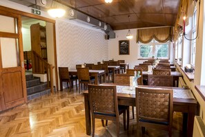 2 restaurants, cuisine internationale