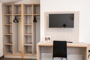 Standard Triple Room | In-room safe, cribs/infant beds, free WiFi, bed sheets - Dobrá Chata (Stachy)